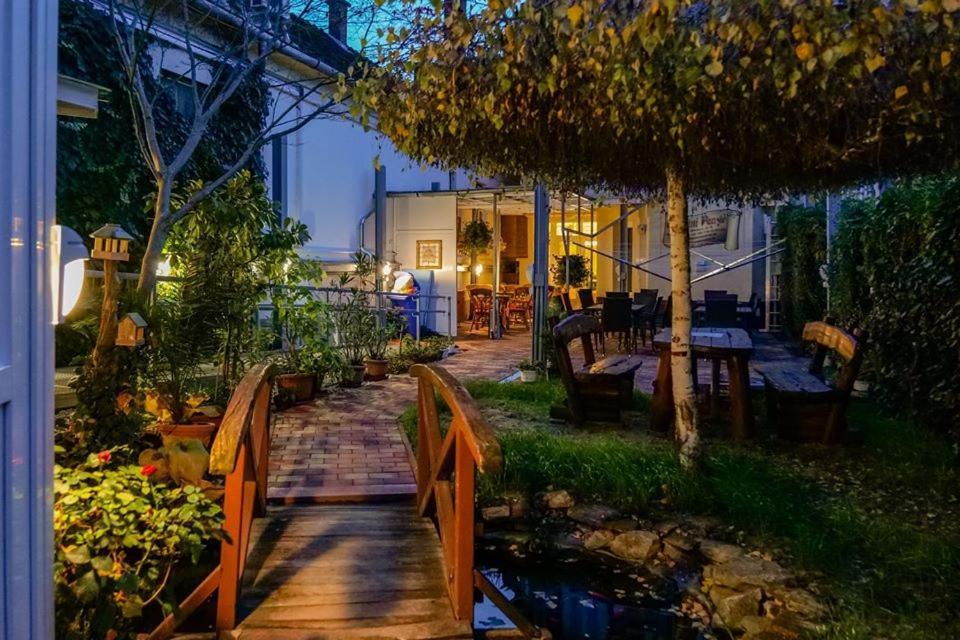 Centrum Panzio Debrecen Ngoại thất bức ảnh