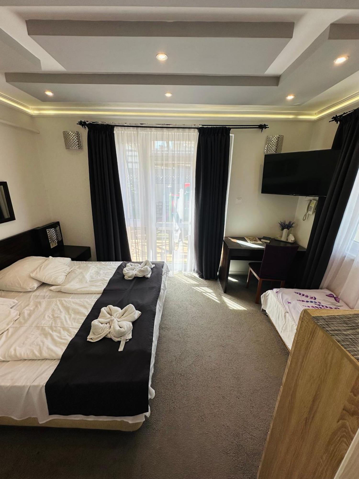 Centrum Panzio Debrecen Ngoại thất bức ảnh