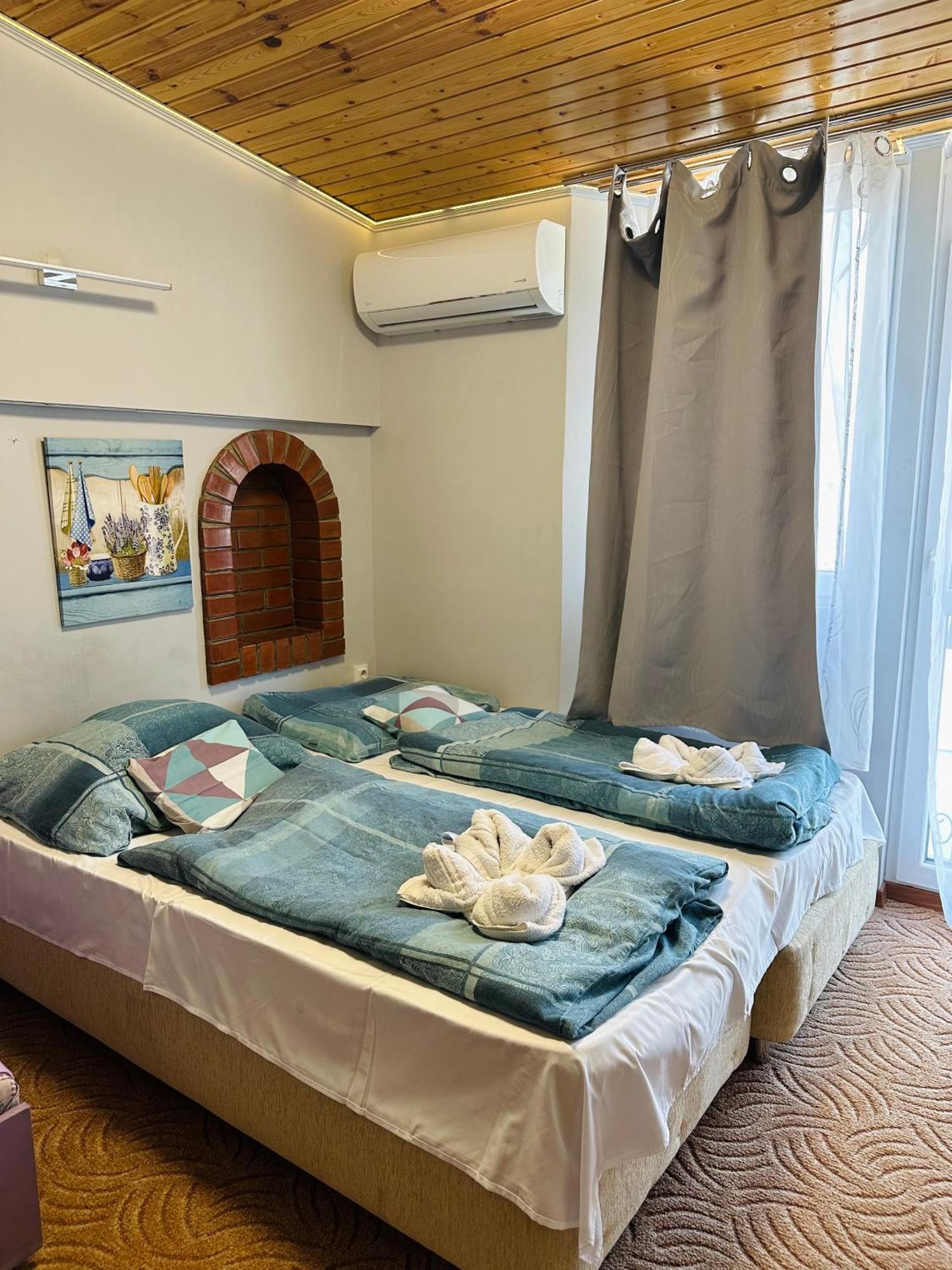 Centrum Panzio Debrecen Ngoại thất bức ảnh